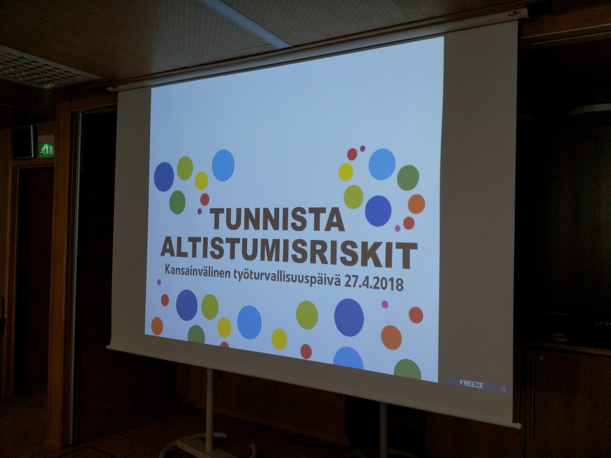 Sali pullollaan #työympäristö'stä kiinnostuneita. #työturvallisuuspäivä #kuopio.  @TTK_viestii @tyoterveys @tervettatyota @YaraSuomi @KYS_Sairaala