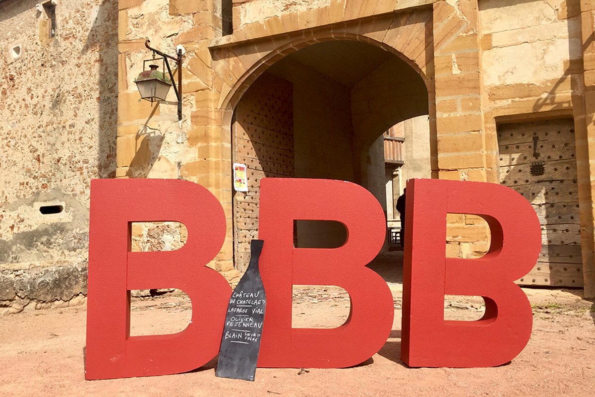 lawineista's tweet photo. J’ai participé pour la première fois de ma vie au salon #bbb2018 ! Au travers de ces lignes passionnées, je vous dis pourquoi on boit bien en #Beaujolais ?
🍷https://t.co/WledElVSSY 🍷
#gamay #beaujonomie #winelover https://t.co/PYKPtG8HSw
