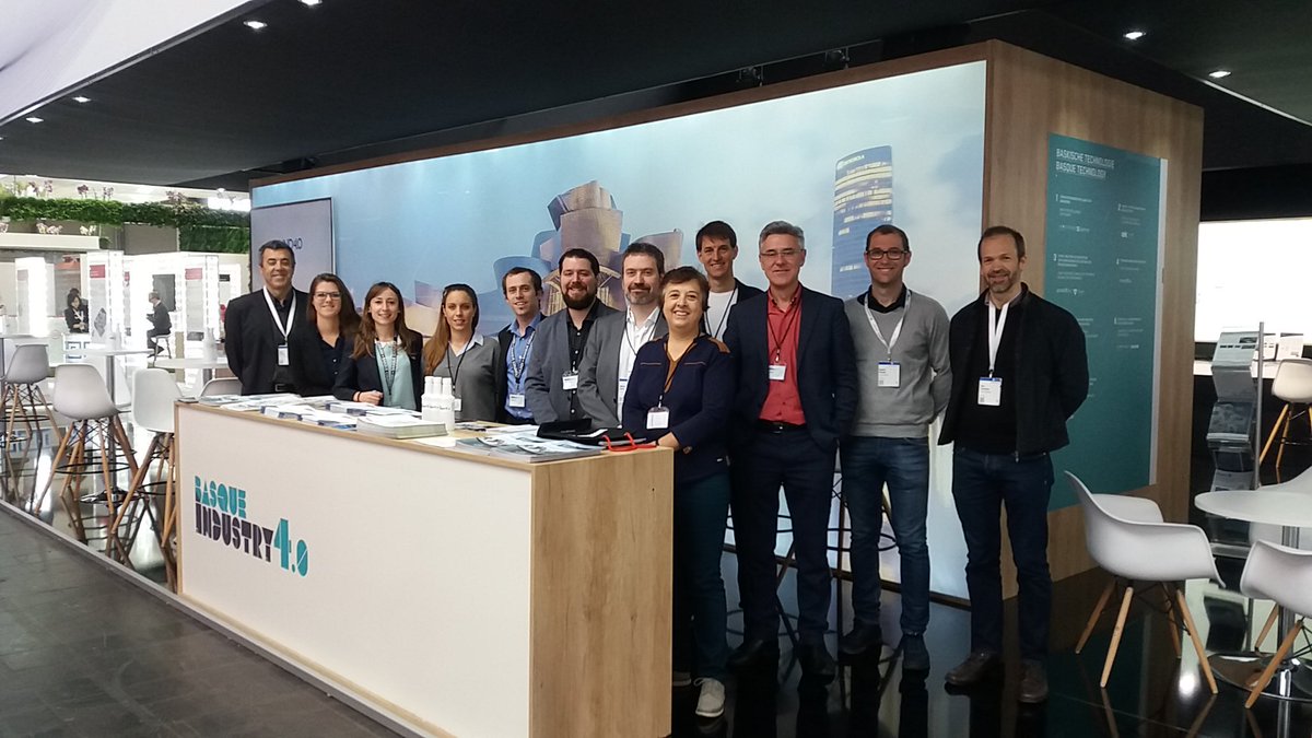 grupospri's tweet photo. Basque Industry 4.0 standeko lan taldea, #basquehm18 azokaren azken egunari ekiteko prest. #grupospri #basqueindustry40 https://t.co/4D1BCWubh3
