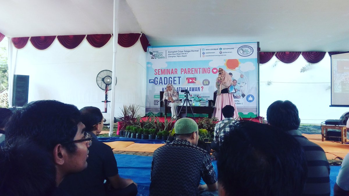 yuda1980's tweet photo. Yuks merapat di #seminar #parenting "#gadget #kawan atau #lawan" di SKKM @kebonmaen https://t.co/AMkjqT2osX