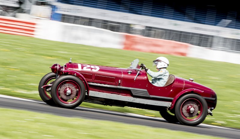 AutoAddictsUK's tweet image. Another cracking shot from @DaveBrassington @VintageCarClub #Silverstone #Springstart #Formulavintage #VSCC