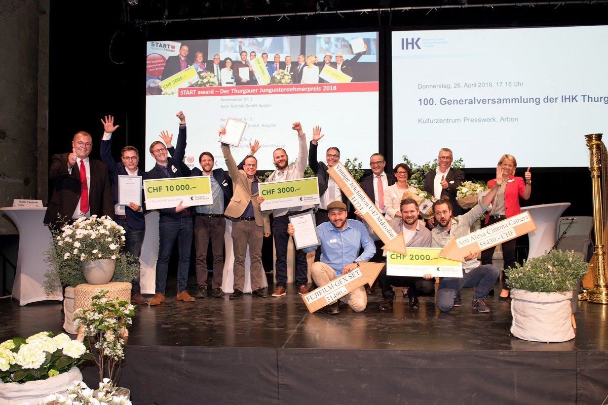 STARTNetzwerk's tweet photo. Die Finalisten des #STARTaward 2018 auf der Bühne im #Presswerk Arbon gemeinsam mit der #STARTaward Jury. Sie möchten wissen, was die drei #Startups machen? Werfen Sie einen Blick in die #Unternehmensfilme: https://t.co/z1meNiv90J
@lernwolke https://t.co/mpL3mHh1t0