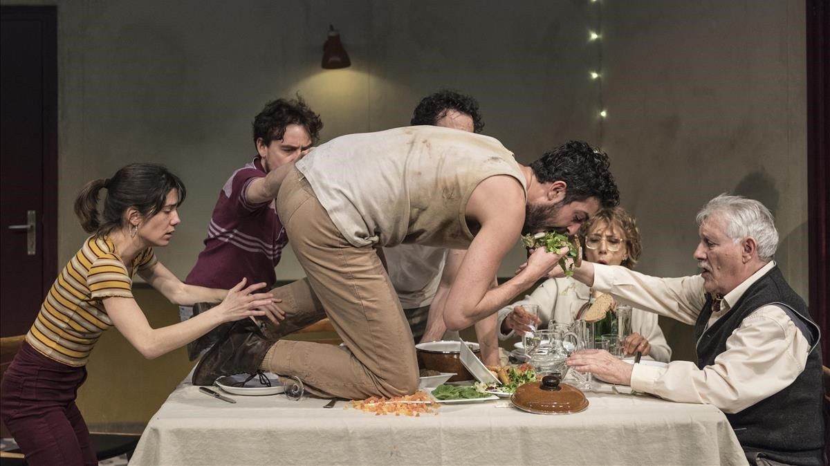 BarcelonaTeatre's tweet photo. ⚠ S'acomiada de la cartellera ⚠ #Querebentinelsactors al @teatrenacional, una explosiva comèdia que ens parla de les responsabilitats polítiques protagonitzada per Bruna Cusí i Francesc Ferrer > https://t.co/74FAvzMCgP https://t.co/0UC4xK3dqY