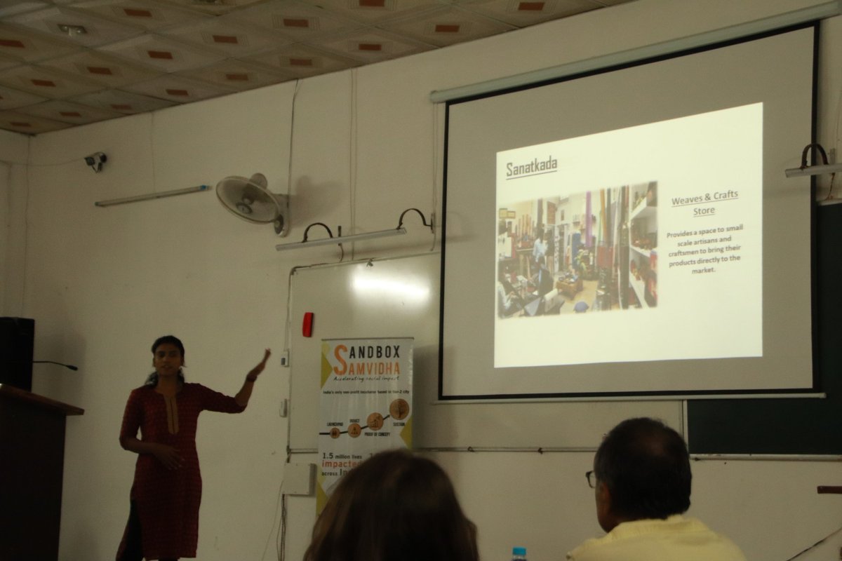 eksochfdn's tweet photo. Ms Nagma and Nasreen from Sanatkada, Lucknow presenting idea to set up a craft Bazar in Varanasi and different states of India
#EkSoch #EksochSandbox #SandboxSamvidha #DFIndia #entrepreneur https://t.co/hUU7biD2vW