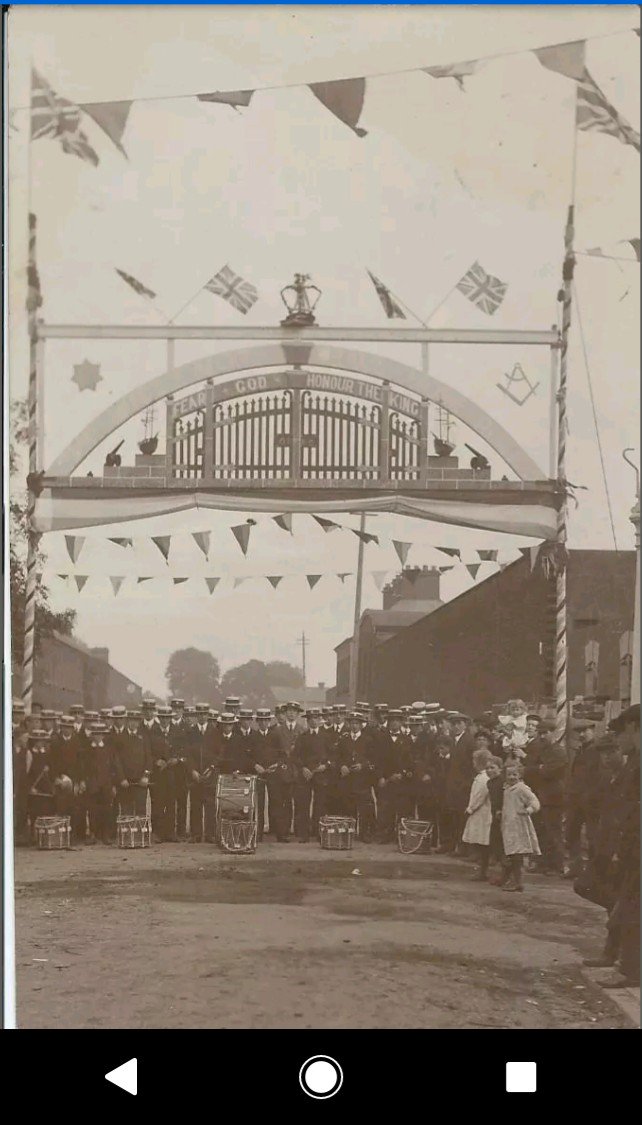 mcbronto's tweet photo. Pordadown, Lower Garvaghy Road, Orange Arch Parkmount Flute Band possibly 1967. https://t.co/2YBtZASKqR