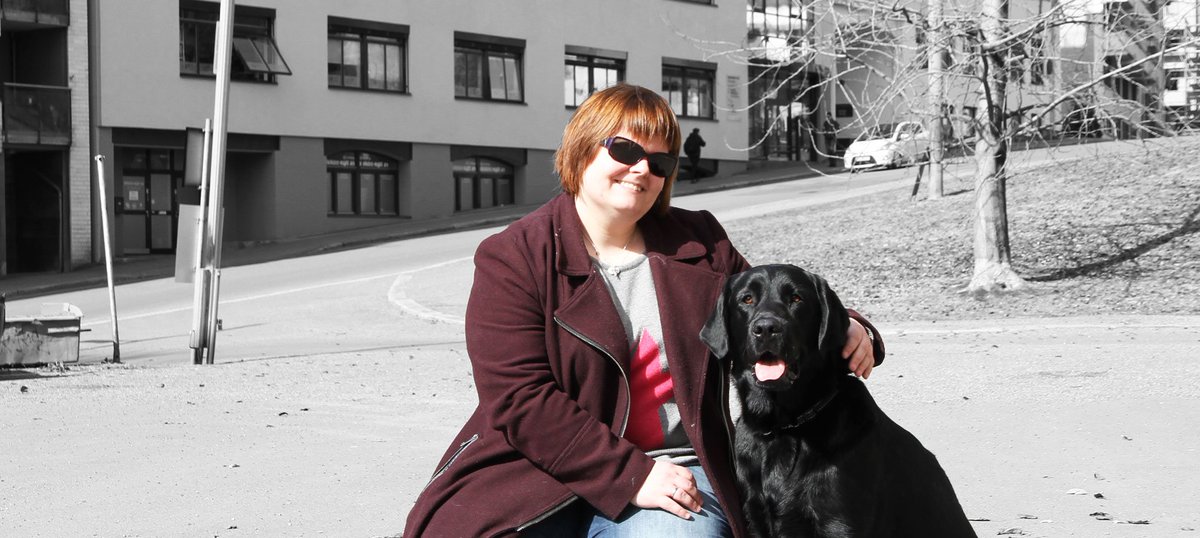 Blindeforbundet's tweet photo. Karianne får sin første førerhund, og blogger om det. Ask heter den firbente, mørke sjarmøren. Du kan følge prosessen her:  https://t.co/80L6D4j1Wc … https://t.co/3F5YelITbg