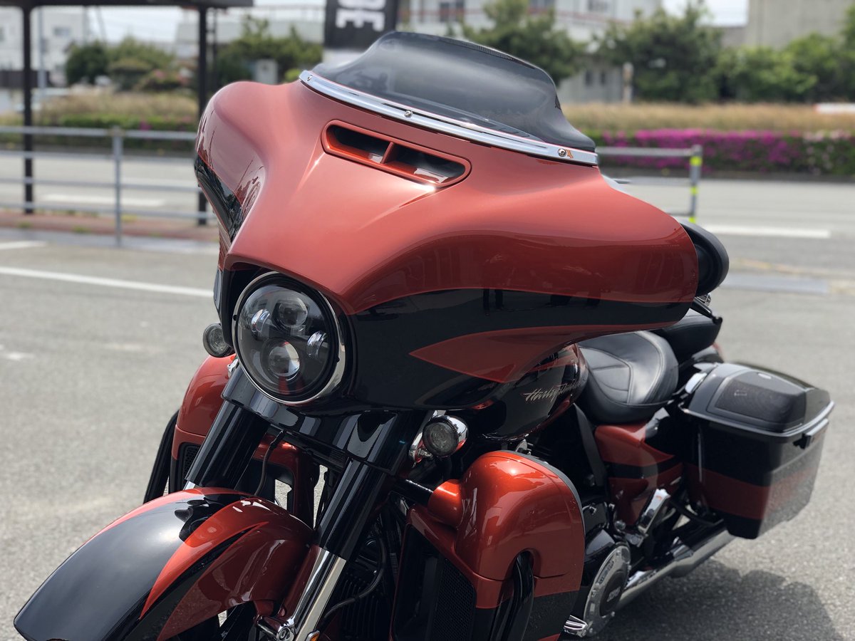 ハーレーダビッドソン徳島 新オーナー募集 Cvo中古車 下取りによりcvoストリートグライドが入荷しました 17年モデルflhxseのオレンジブラックです 手入れが行き届いたキレイな車両です Cvoなのでペイントも良いし 装備も良し 走行距離は