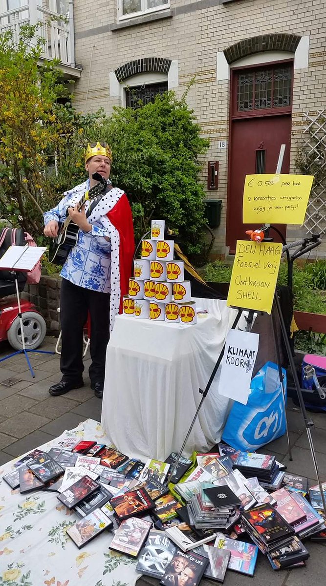 Fossielvrij070's tweet photo. Wij zijn er klaar voor op de #vrijmarkt in het Belgisch Park. #OntkroonShell #Koningsdag https://t.co/L9zibZMynI