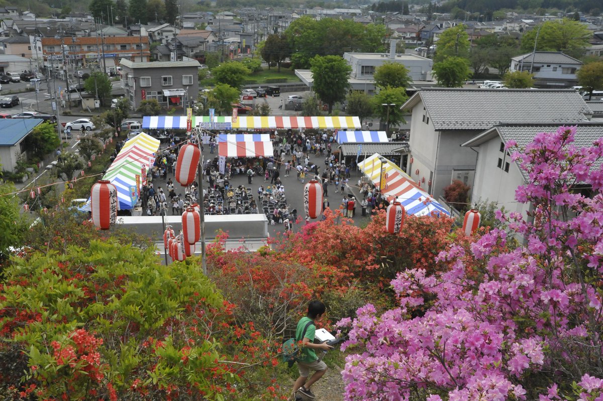 鳩山町 春の風物詩 第11回おしゃもじ山つつじ祭 は今週末 4月 29日 日 祝 開催です 今年もつつじを眺めながら 模擬店やステージ発表 ご当地キャラとのふれあい フリーマーケットなどをお楽しみください 5月5日まで おしゃもじ山夜間ライト