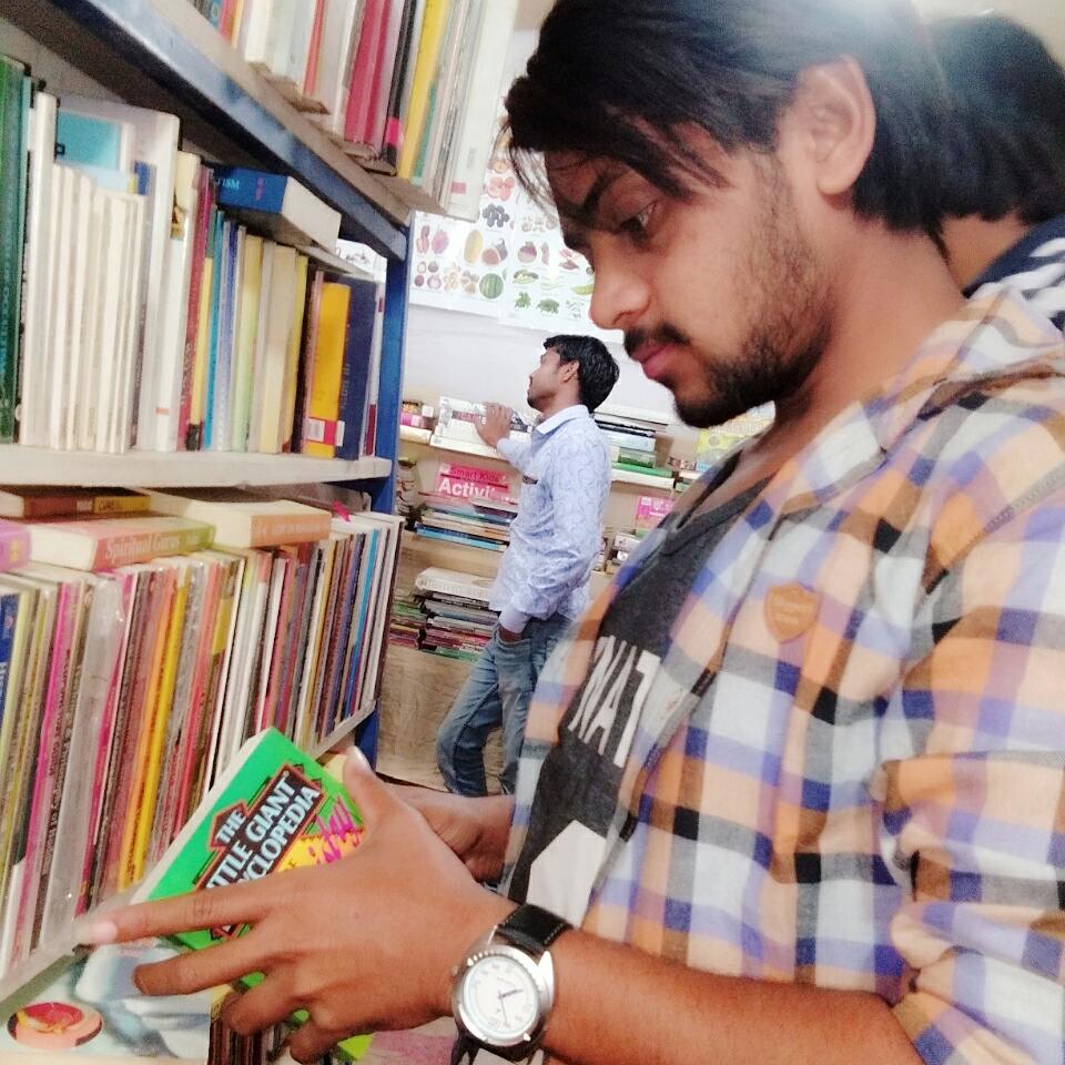 AjitKumarSa5's tweet photo. #ajit #ajitkumar #ajitkumaronline #some #kumar #tornky #aajit #followback #instogo #instagood #insta #instamodel #Selfie #addition #summer #ajitkumar #book #fari #model #instagram #collegelife #followme #follow4follows https://t.co/KnOVxJ0JRW
