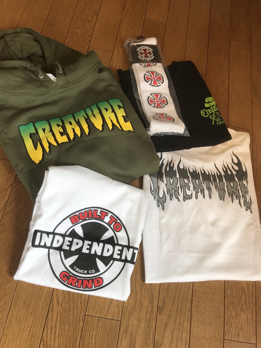 Ba_Vo_YUJI's tweet image. CREATUREとINDEPENDENTの新作が届いたぜい◎
これでフェスシーズンのTシャツ決まったね◎
最近は遠征先で1人で滑りに行ってムービー撮って遊んでるからそのうちアップしてみようかな◎
いつもありがとうございますー 

#hasco
#hascoenterprises 
#creatureskateboards 
#independenttrucks