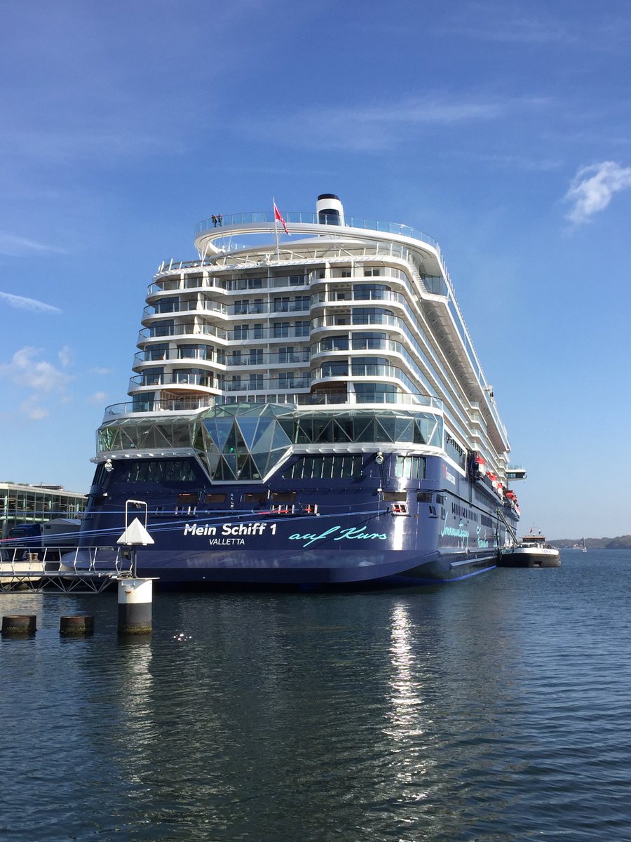 Die Mein Schiff 1 am Ende der Überführungsfahrt in Kiel <a href="/tuicruises/">TUI Cruises</a>