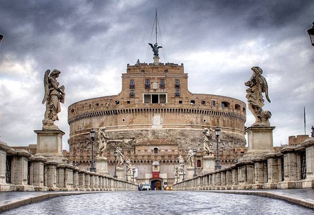 Did you know? In #Rome , nearly 700,000 euros worth of coins are tossed into Trevi #fountain each year and the proceeds are donated to Caritas to help those in need. P2S #Travel Network has amazing offers to visit this most kind-hearted place.  goo.gl/YDjqia
