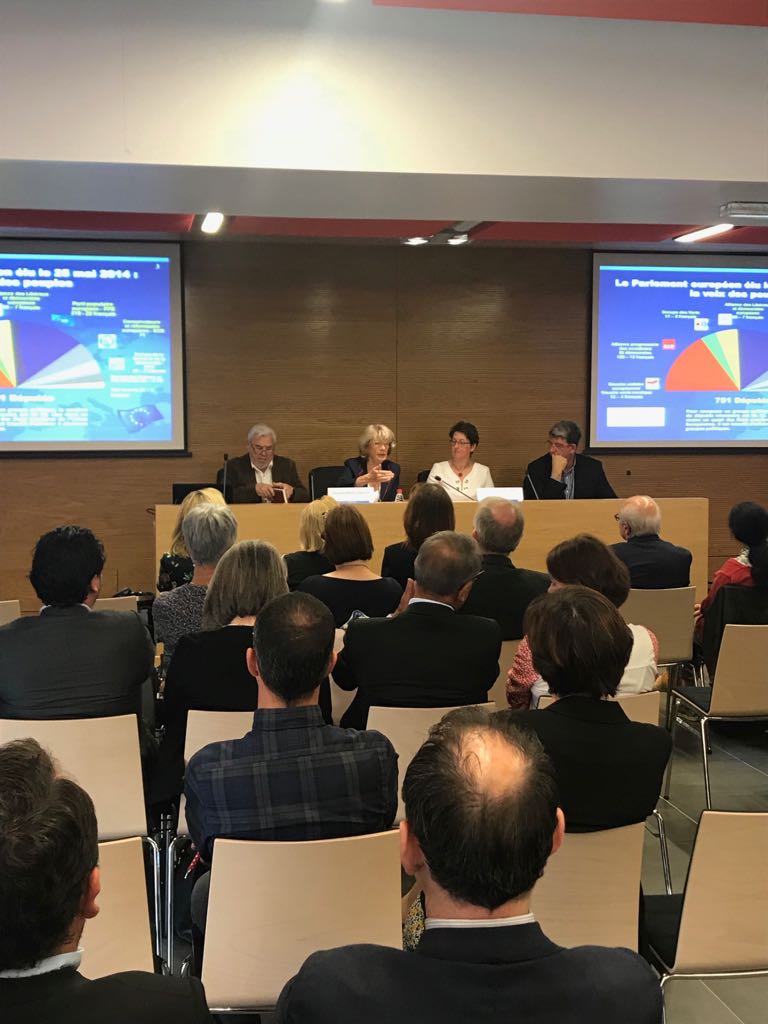 emorinchartier's tweet photo. J'interviens aujourd'hui devant les élus du département de la Charente-Maritime. Présentation des institutions, gestion des fonds européens : l'Europe est au service de nos territoires, de leur développement, et c'est avec plaisir que je le rappelle ce matin ! https://t.co/fqObB5r9yh