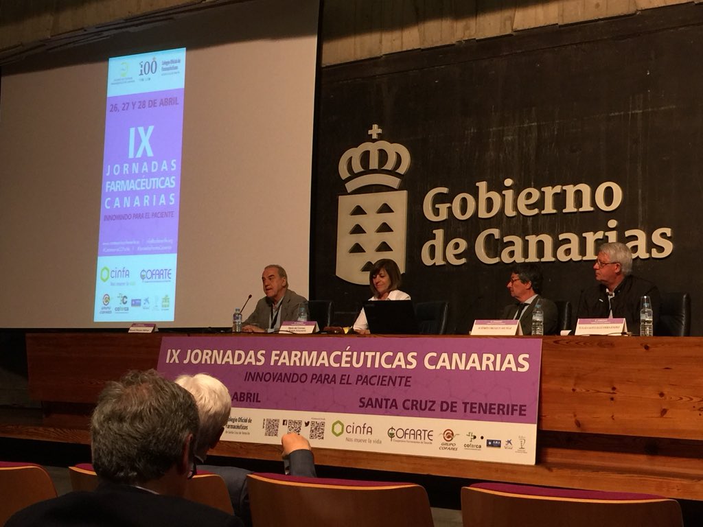 FarmaceuticosSC's tweet photo. En la mesa “Pacientes integrados en sistem. de Salud” están presentes el Dr. Maynar #forodepacientes, Julián Glez.- @diabetenerife y Andrés Orozco - @aeccSCTenerife.Modera la senadora Mª C. Aragón. 
Glez. agradece que permitan dar voz a las asoc.pacientes  #JornadasFarmaCanarias https://t.co/TcQ3KrIbs6