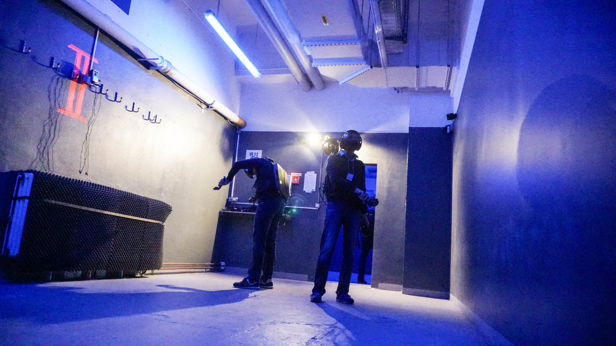 GoodSchool's tweet photo. Was so aussieht wie #daftpunk, ist in Wirklichkeit unser sehr geheimer Digital Transformation Club, kurz #dtc. Wir verraten nichts. Nur, dass wir hier im Berliner @VrExit zu Gange sind. 🤖
#goodschool #DigitaleTransformation #exitvr https://t.co/lOnekaOpnb