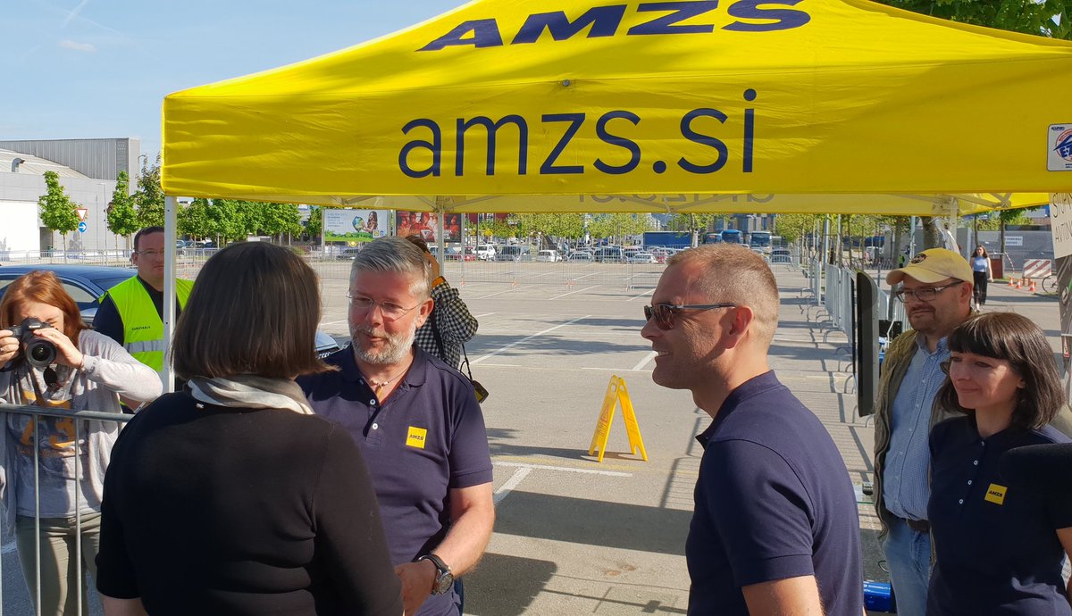 AVLivingLab's tweet image. Ms. Violeta Bulc and Mr. Boris Koprivnikar took the time and met with exhibitors. #LivingLabX