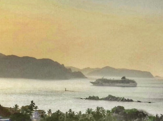 Vía <a href="/Sectur_Acapulco/">Secretaría de Turismo de Acapulco</a>: #Acapulco da la bienvenida al Crucero #NorwegianSun de <a href="/CruiseNorwegian/">Norwegian Cruise Line</a>
Es el 25° Crucero de la Temporada 2017-2018 y el 14° del 2018
¡Bienvenidos los 1822 pasajeros y 915 tripulantes, disfruten su estancia!