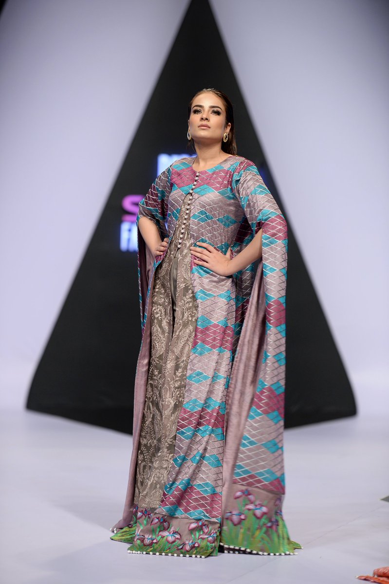 MediaSpringPk's tweet photo. #FlashbackFriday @IamAlyzehgabol walk for #Rouge at #PSFW18 https://t.co/XFYefbIr72
