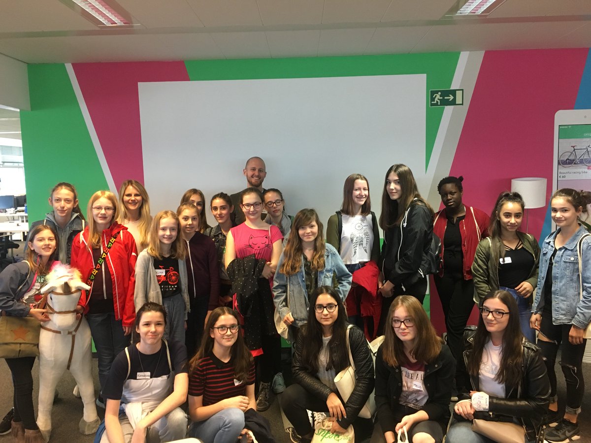 Shpock's tweet photo. #toechtertag bei #Shpock - Gestern haben uns 20 tolle Mädchen zwischen 11 und 16 Jahren besucht und einen Tag lang spannende Einblicke in die Welt von Shpock bekommen! #StartUp #Vienna #tech #app #shpockapp https://t.co/AZBgwBx1sC