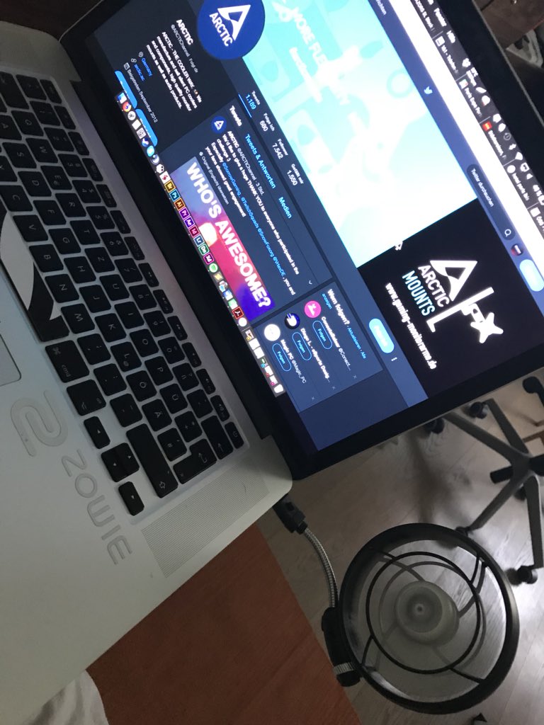 suspect_studios's tweet photo. Working on new projects is much easier with the Summair Light USB fans from @ARCTIChannel. Especially while there are almost 30 degrees outside 🔥 https://t.co/4rg8164DVZ