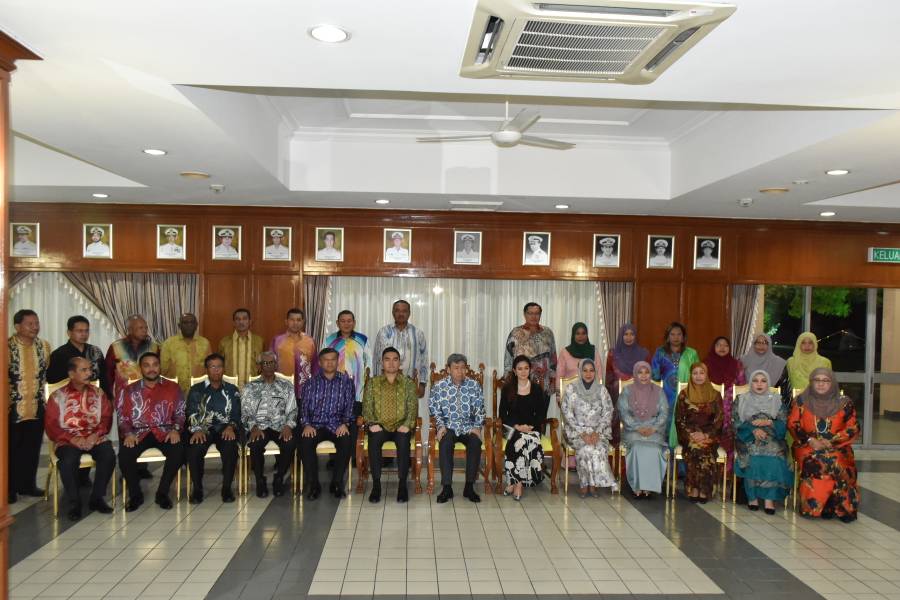 DYMM Sultan Selangor dan Tengku Permaisuri serta DYTM Raja Muda Selangor berkenan mencemar duli bersantap di <a href="/WismaSamudera/">Wisma Samudera</a> bersama #NavyPeople. 
#HariTLDM84
#PerkasaPerwira 
#HebatkanNegaraku 
#NegarakuMalaysia