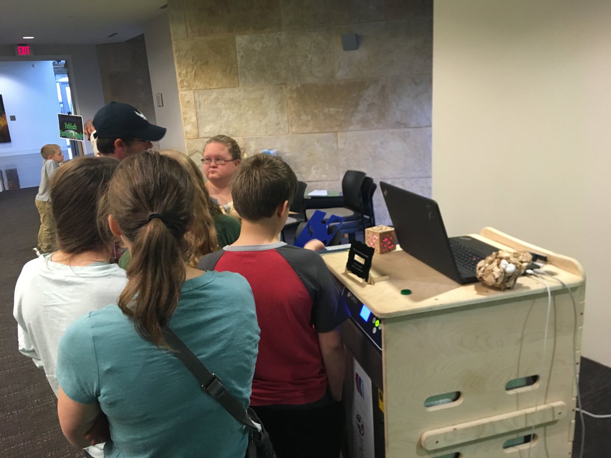 cedricdryades's tweet image. We had a great time last night during Family Science Night @PetroleumMuseum. Thank you for the invite and thank you @ChevronCR for the volunteers! #mobilefablab @fablabpermian @OdessaCollege