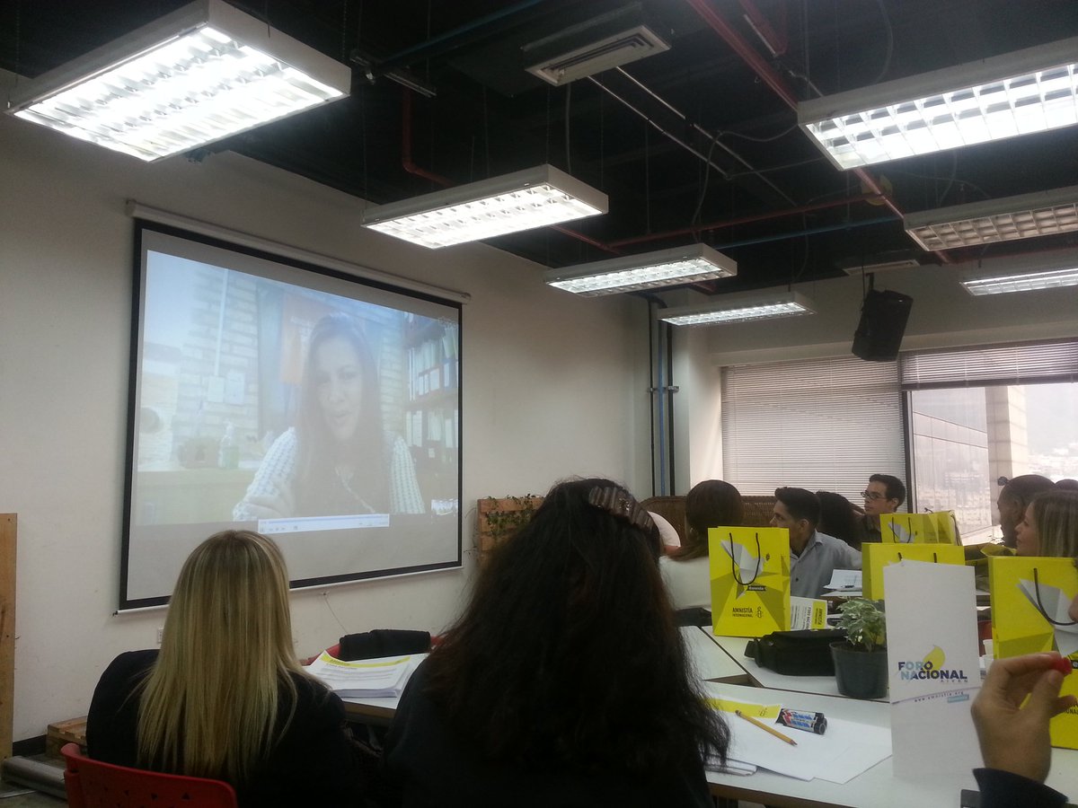 gabybuada's tweet photo. @ErikaGuevaraR "Ahora más que nunca necesitamos un movimiento fortalecido porque no tenemos espacio para la distracción" #Foron18 https://t.co/AG67VilbaG