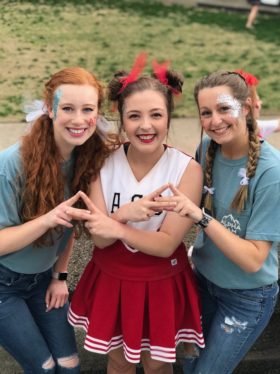 emmahenryyy's tweet photo. pump it up go gams!! โค๏ธ๐๐ #RedBuffAndGreekWeek @WKU_AlphaGam https://t.co/kSh1ZHDfMG