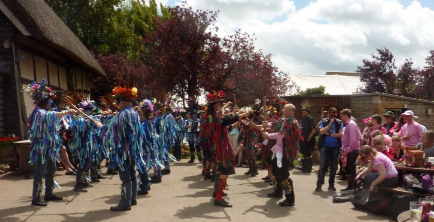Foxs_Morris's tweet photo. @Foxs_Morris hold a @MorrisDancing party weekend each year based in Bretforton near Evesham. It features a coach dance tour, a feast with entertainment and sessions. Good camping is available. If your side is interested get in touch. #openmorris #MorrisFed #morrisring https://t.co/ISkXma2WAU