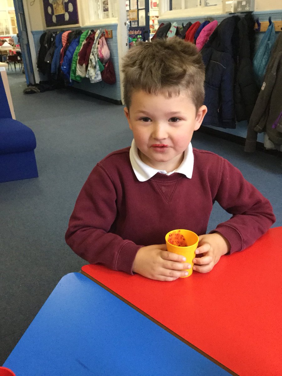 ThamesideSch's tweet photo. RSC have been making fruit smoothies this afternoon to share with the very hungry caterpillar #RSCtps #supersmoothies https://t.co/9EqdKotuS8