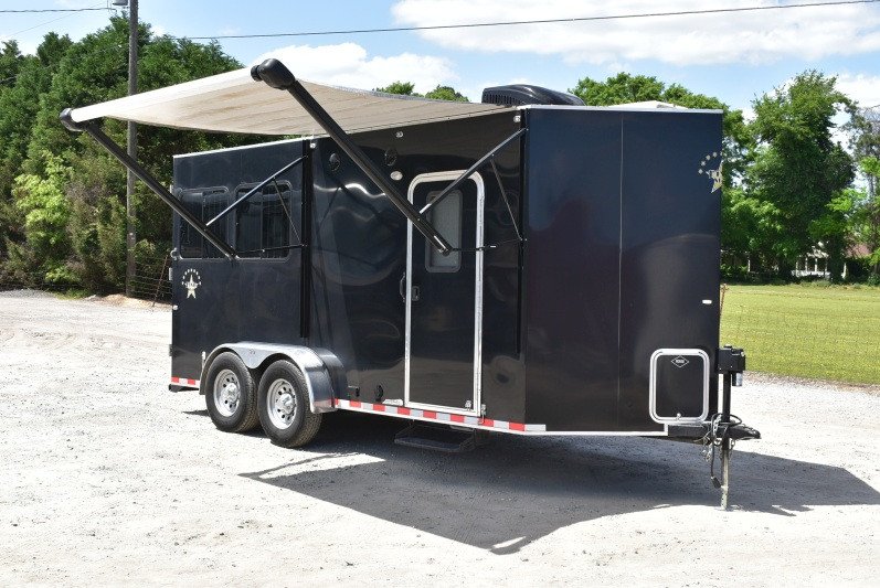 DixieHorseMule's tweet image. Just Arrived! 2016 @Harmar #2Horse #BumperPull with 9' #LivingQuarters - $24,995 dhmco.com/trailer.asp?id…