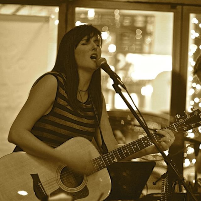 dcmusicrocks's tweet photo. Among this week's featured artists was @aracaseymusic!!
BEELIEVE IT OR NOT, but it's not coincidental that the name of the band she's in is called Honey Kill. According to Ara, "We have two beekeepers in the group." #ohbeehave #dcmusicrocks #localmusic

WANT TO LEARN MORE? Ch https://t.co/X7Qvyb91Dc
