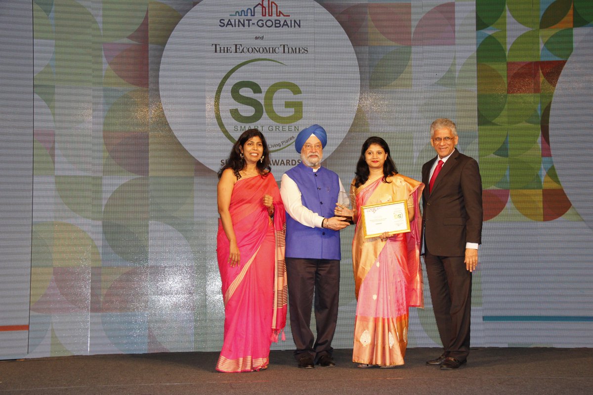 MoHUA_India's tweet photo. The revolution for green technologies has begun in right earnest. 
MoS @HardeepSPuri presenting awards to some very well deserved winners, achievers &amp; innovators at the 3rd Smart Green Summit and Awards, organised by @saintgobain in New Delhi. https://t.co/yafpvIJ1Ek