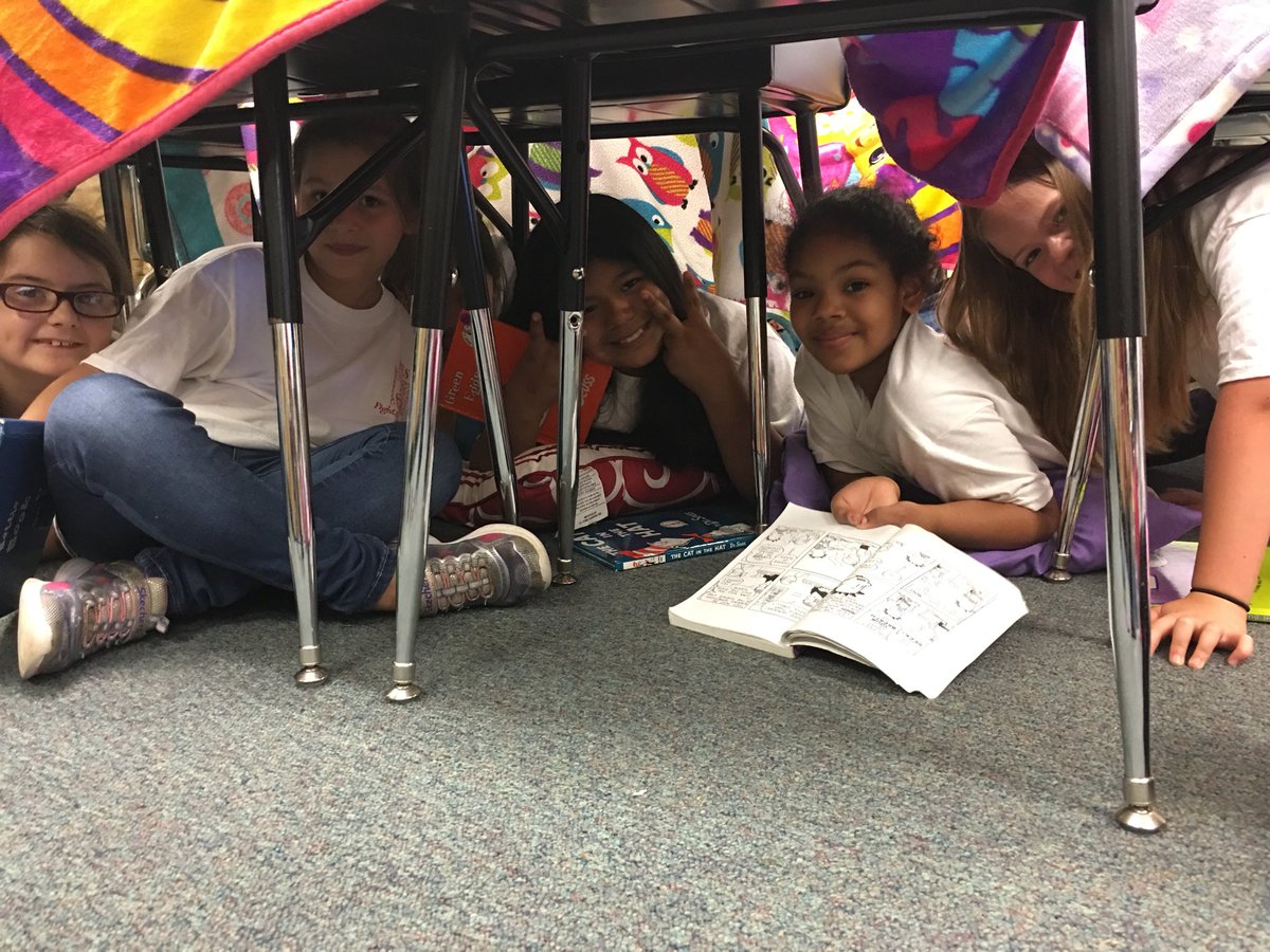 We love reading in our “tents” #BESReadForLifeDay2018