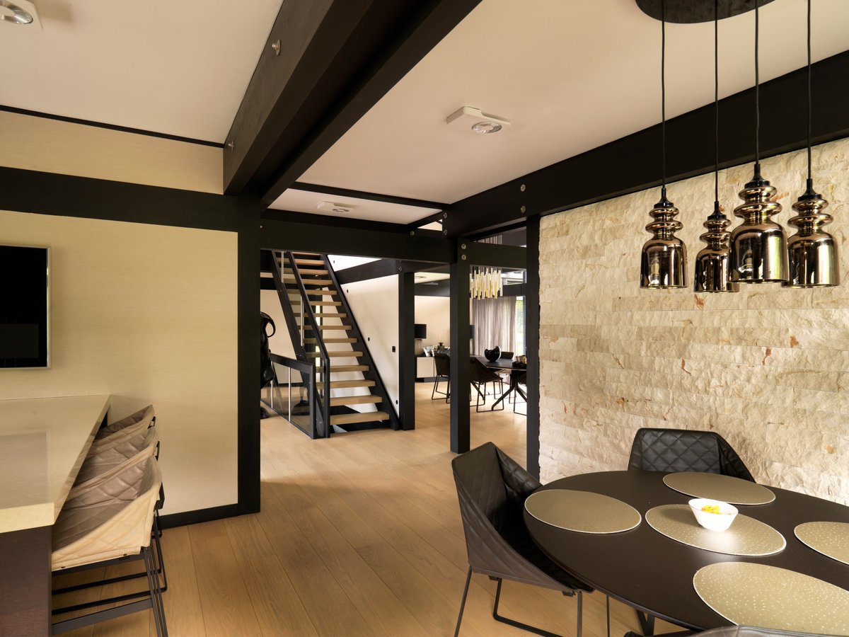 HittOak's tweet photo. Beautiful house in St George's Hill. Our bespoke finished and installed wooden flooring really complements the interior and those black beams. https://t.co/4jsHVyDrYE