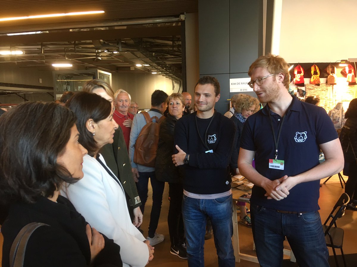 Anne_Hidalgo's tweet photo. Chez @wecandoofr on vous met en contact avec un artisan pour que vous découvriez son savoir-faire et fabriquiez vous-même un objet. Une belle idée pour faire partager l'excellence de l'#artisanat ! #innovation #foiredeparis https://t.co/dU9sl4edT3