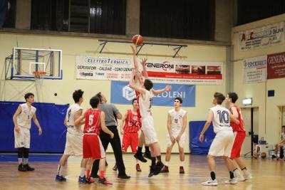 Und 18: vinto lo spareggio e avanti nelle finali play off ! ELETTROTERMICA PIZZIGHETTONE - EXCELSIOR BERGAMO 81-77 dlvr.it/QQytf9