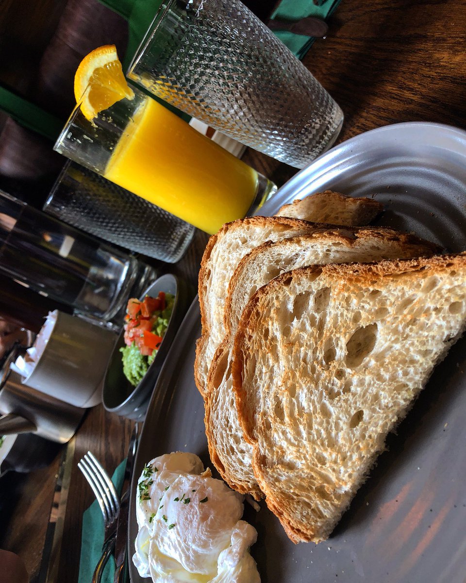 Can you think of a better way to start your day? #thespitjack #cork #breakfast #brunch #poachedeggs #toast #avocado #freshsqueezedoj🍊 #brunch #vitamins #trendyspot #niceambiance #breakfastlovers #breakfastclub #corkbrunch #corkfood #corkfoodie