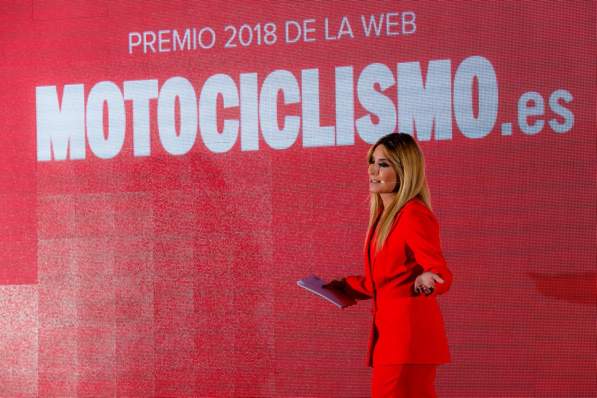 ducatiesp's tweet photo. Ducati ganó 4 premios a las mejores motos de 2018 en los premios @motociclismo_es. Mejor deportiva #PanigaleV4S, mejor Custom #DiavelCarbon, mejor polivalente #Multistrada1260S y mejor naked #Monster1200SR. ¡Estamos muy contentos! Gracias a todos los que votasteis. https://t.co/6IlKorv3Av
