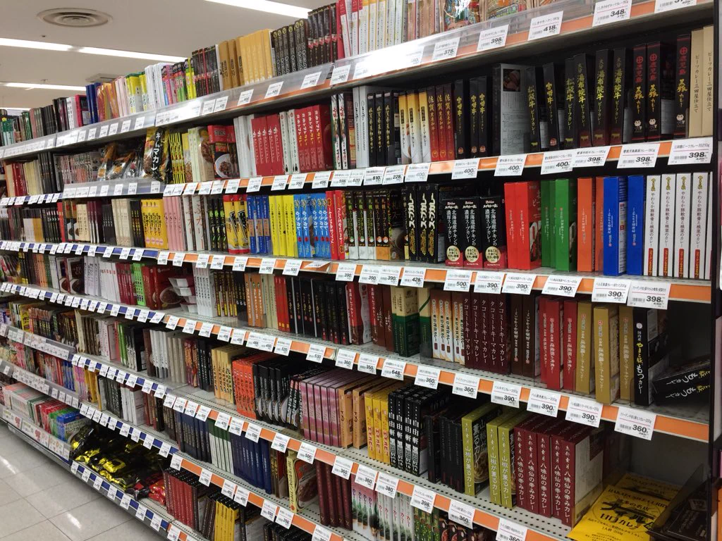 本好きにはたまらない？スーパーのカレーコーナーが本屋みたいになってるｗｗｗ