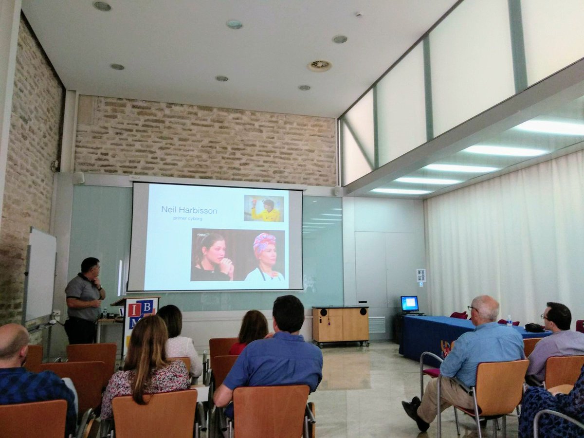Estamos fascinados con el seminario del Dr. José María Sabater Navarro sobre el uso de la robótica para ayudar en rehabilitación.