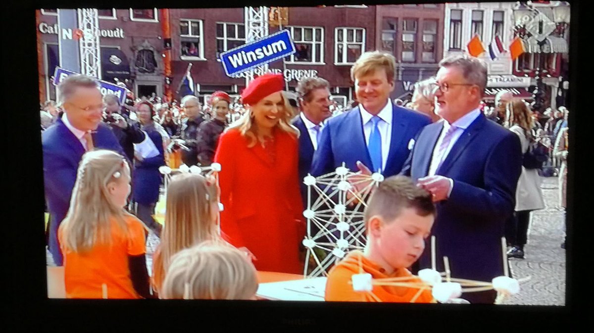 BuildinGron's tweet image. Heel trots om met ons team van kinderen en studenten voor de koninklijke familie de triltafel te mogen demonstreren; iedereen superbedankt! 🤴🏻👍🏻 @hanze @EBGroningen @TNO_nieuws @BouwendNL