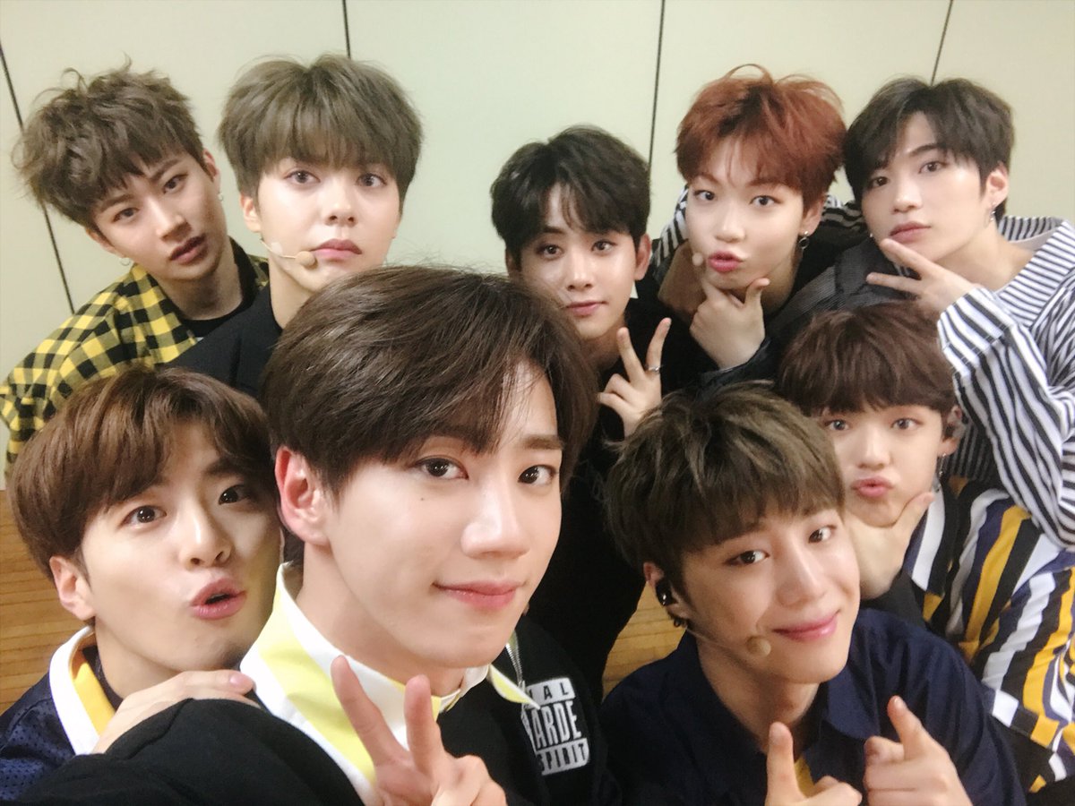 official_UN_B's tweet photo. [#NOW_UNB] 함께하는 모든 순간들은 언���나 설레고 기대돼요. 앞으로도 모든 날들 우리 함께해요💙 여러분들의 소중한 마음들 잊지않을께요. 감사합니다. 

#유앤비 #UNB #고맙고고마워 https://t.co/p47pSck1zQ
