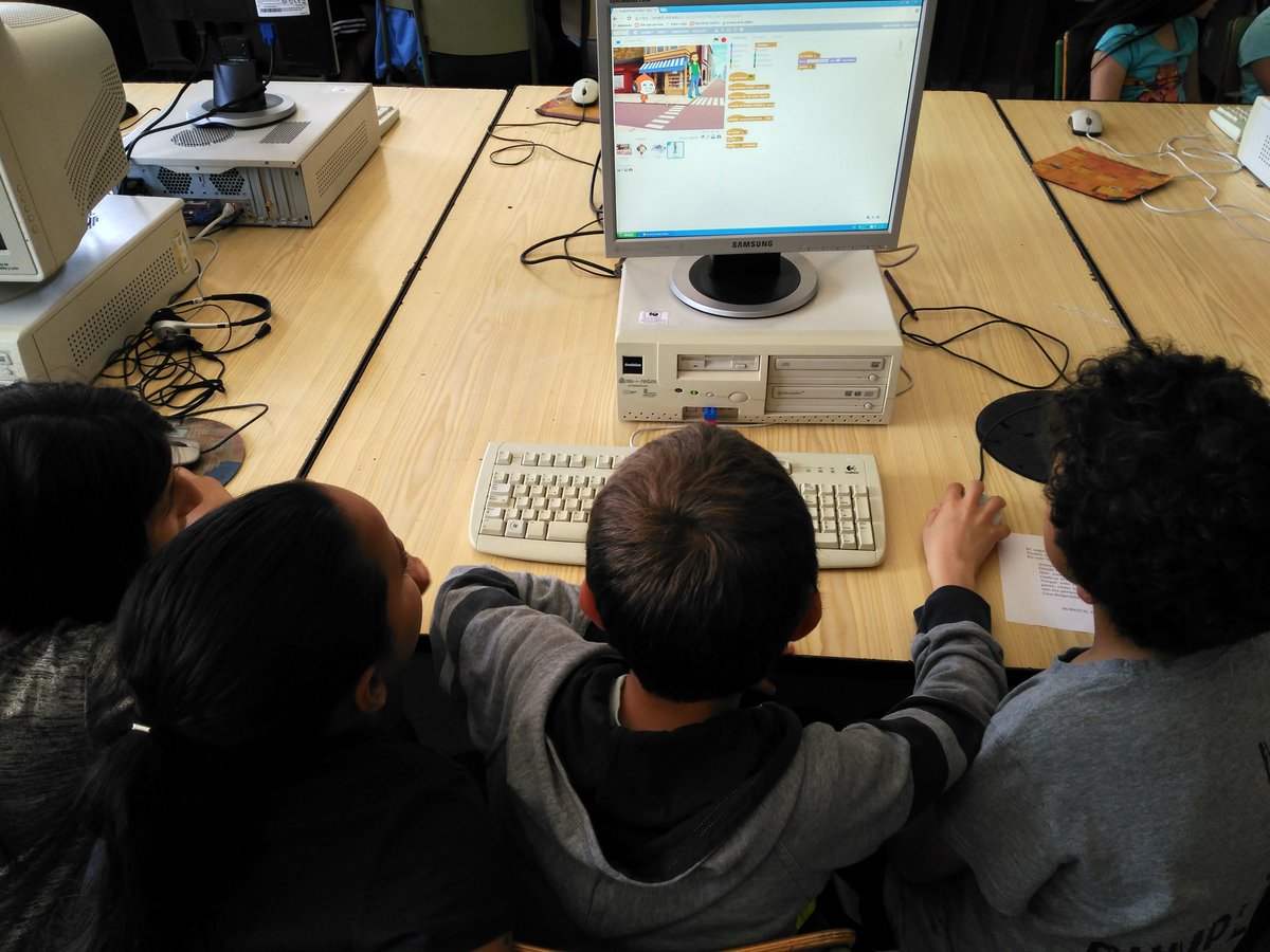 colesotillo's tweet photo. Buenos días.

Los viernes desarrollamos la actividad de programación en ordenador SCRATCH del programa RED XXI de Ávila.

Esta semana estamos trabajando con el alumnado de quinto.

#CompetenciaTIC https://t.co/6ca6ZUuPAB
