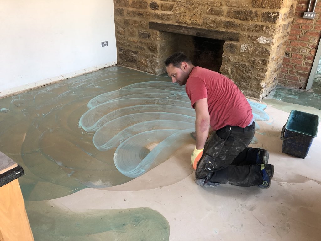 Tilemastermart's tweet photo. Great work here from Concept Tiles using the full @tilemasteradhes system for the installation of 2600x1200 porcelain tiles #largeformattiling #Levelling #adhesives. Darren loving our Rapid Level 30 product👍 https://t.co/Z9vA4IX3yE