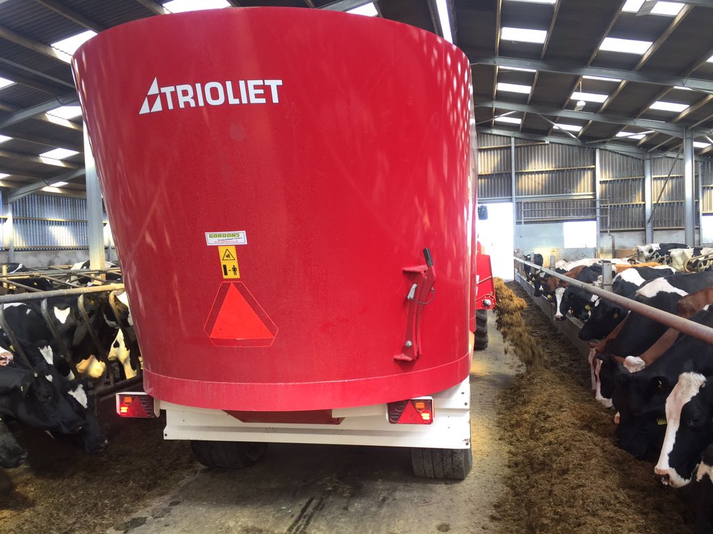 Allymuir28's tweet photo. On farm demo #trioliet #happycows https://t.co/7YntT5wz9l