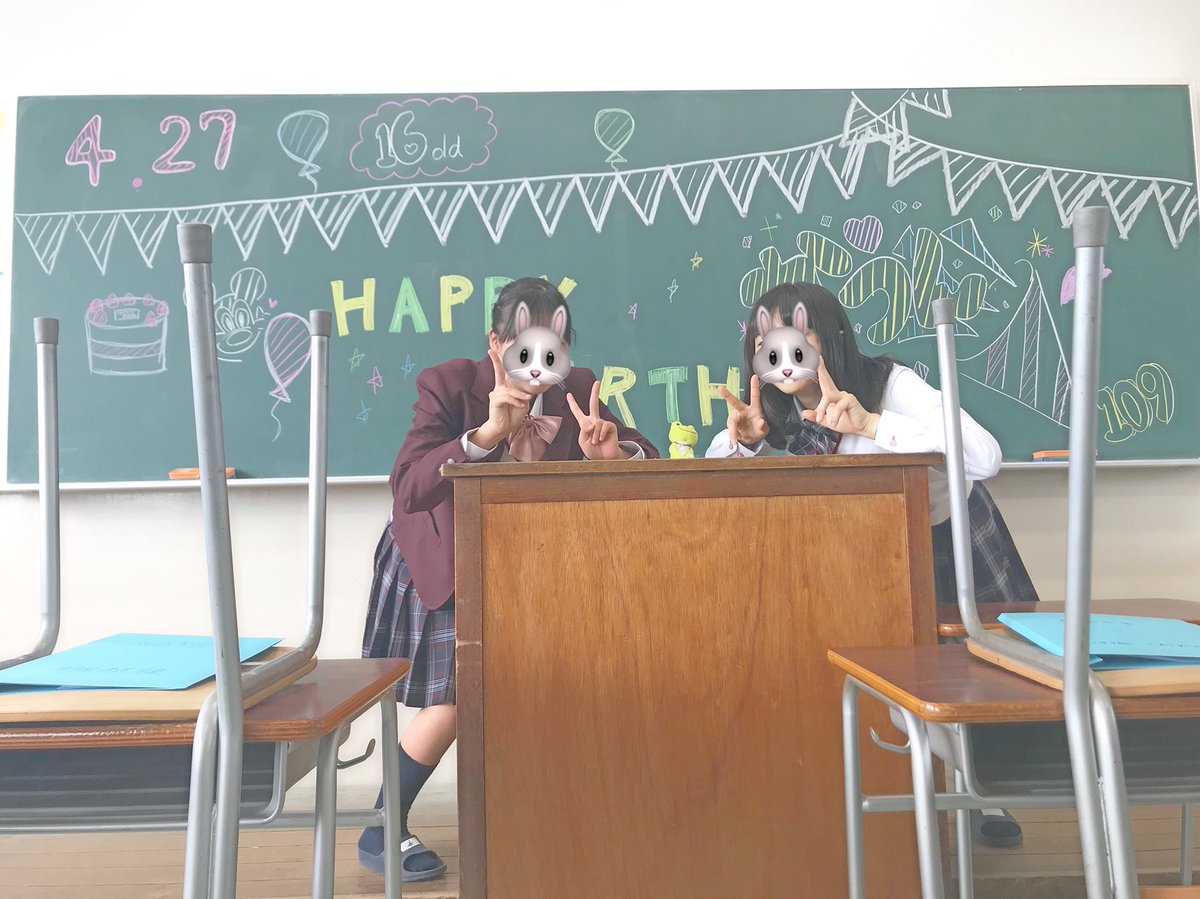 2002Kaeun's tweet photo. こういうの憧れていた😚😚
教室入った瞬間まさかとは思ったけど、、とても幸せなサプライズでしたありがとう！！ https://t.co/KSiuxKCUVO