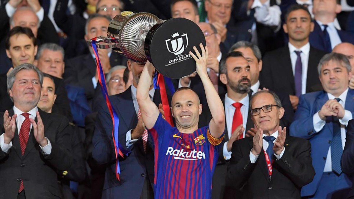 morenocalata's tweet photo. Se va un trocito de nosotros. Gracias por todo lo que hemos disfrutado. Un día menos para tu vuelta. Hasta pronto @andresiniesta8 . #GraciasIniesta #HastaProntoCapitan https://t.co/XVJxakRpI5