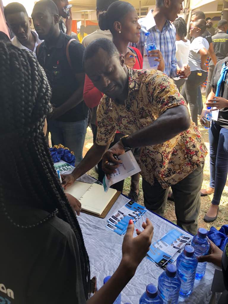 StaxCo_Ltd's tweet photo. So many people are coming through.🎊🎊🎊
What are you still waiting for ?
Booth 27. UGBS executive square 
#CHOOSESTAX 
#UGBSENTREPFAIR18 
#UGBSOfficial https://t.co/EIPlCiftMb